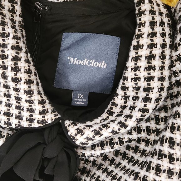 Mod Style Wool Dress - Picture 3 of 4